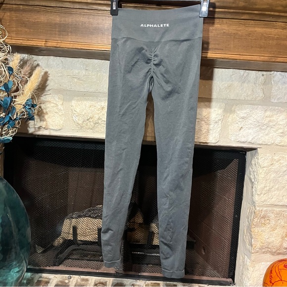 Alphalete Amplify gravity seamless scrunch legging - Picture 5 of 8